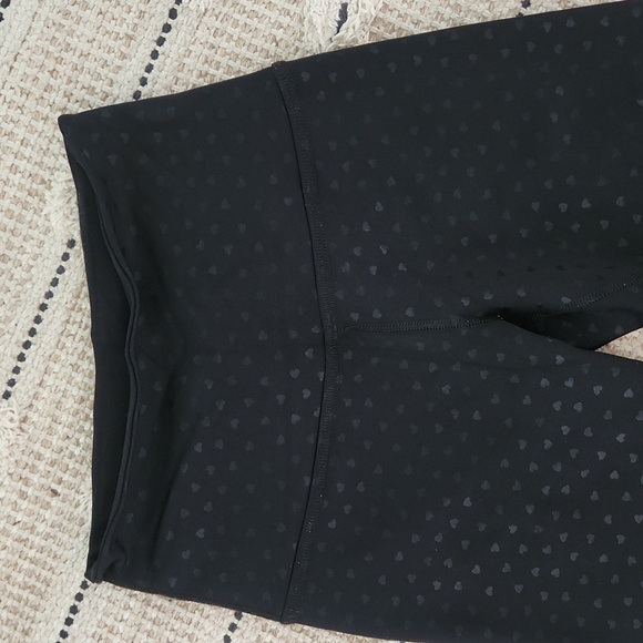 Beyond Yoga Black Tonal Heart Leggings - Picture 5 of 7